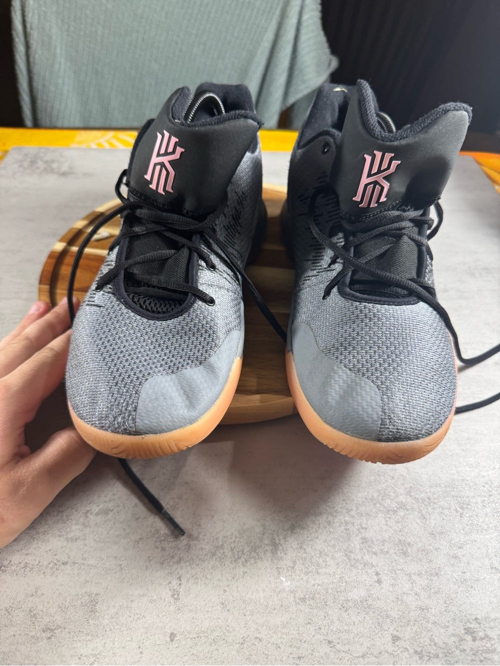 Nike Kyrie Flytrap 2 Cool Grey Pink Basketball Shoes AO4436 006 SIze 12 No Box - Picture 2 of 7